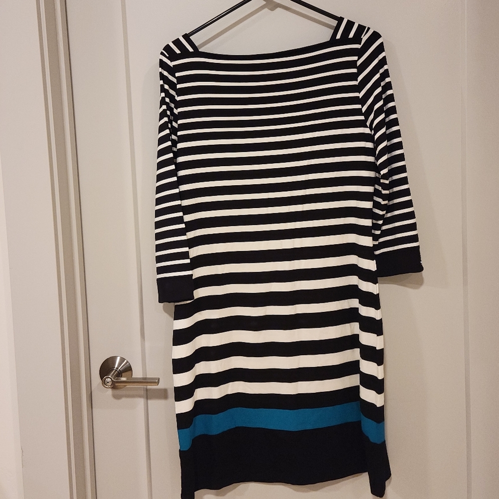 Striped Shift Dress - Picture 5 of 6